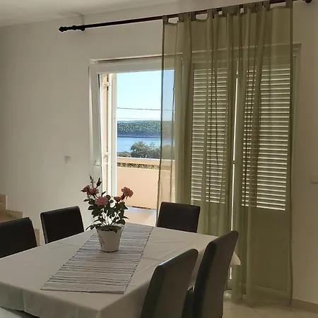 Barbat-za Cijelu Obitelj Daire